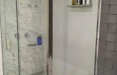 Imagem: A casa em condomínio possui 4 Dormitórios, 5 Banheiros, 3