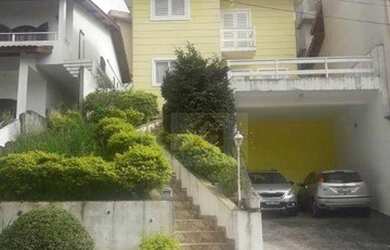 Imagem: A casa em condomínio possui 3 Dormitórios, 4 Banheiros e 210m²