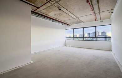 Imagem: O depósito possui 1 Vaga na garagem e 37m² de Área e está