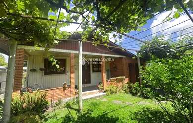 Imagem: A casa possui 2 Dormitórios, 1 Banheiro, 1 Vaga na garagem