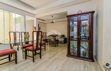 Imagem 5: Apartamento de 113m2, living em 3 ambientes cercado por jardim de inverno