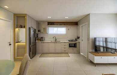 Imagem: O apartamento possui 2 Dormitórios, 1 Banheiro, 1 Vaga na garagem