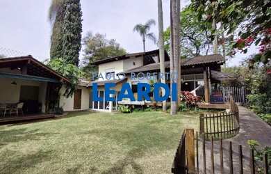 Imagem: A casa à venda possui 2 Dormitórios, 4 Banheiros, 5 Vagas