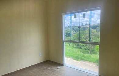 Imagem: A casa possui 2 Dormitórios, 1 Banheiro, 2 Vagas na garagem