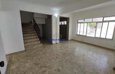 Imagem: A casa possui 3 Dormitórios, 3 Banheiros, 2 Vagas na garagem