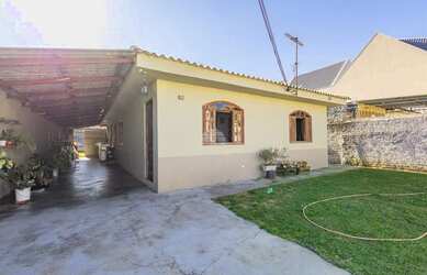 Imagem: A casa possui 4 Dormitórios, 2 Banheiros, 150m² de Área e