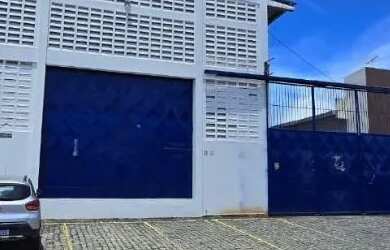 Imagem: O depósito possui 5 Vagas na garagem, 630m² de Área e está