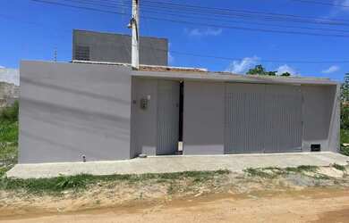 Imagem: A casa possui 4 Dormitórios, 5 Banheiros, 2 Vagas na garagem