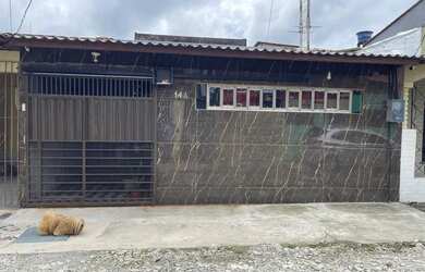 Imagem: A casa possui 2 Dormitórios, 1 Banheiro, 1 Vaga na garagem