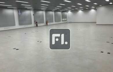 Imagem: O depósito possui 5 Vagas na garagem e 270m² de Área e está