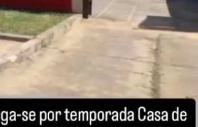 Imagem: A casa possui 3 Dormitórios, Acomodam 25 pessoas, 5 Vagas na