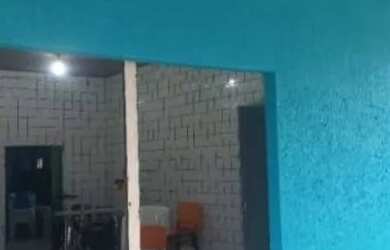 Imagem: A casa possui 1 Banheiro, 4 Vagas na garagem e está localizado