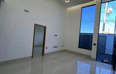 Imagem: A casa possui 2 Dormitórios, 2 Banheiros, 4 Vagas na garagem