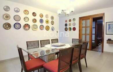 Imagem: O depósito possui 4 Vagas na garagem, 230m² de Área e está