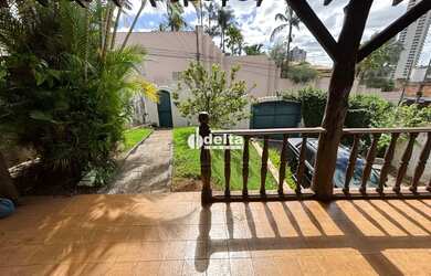 Imagem 3: Casa estilo sobrado com 5 quartos sendo 1 suíte disponível para locação...