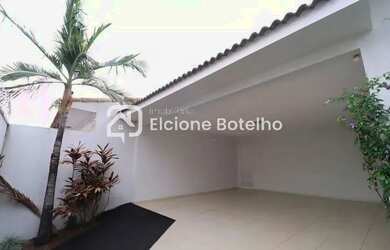 Imagem: A casa possui 3 Dormitórios, 1 Banheiro, 4 Vagas na garagem