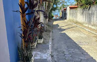 Imagem: A casa possui 2 Dormitórios, Acomodam 5 pessoas e 1 Vaga na