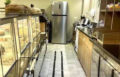 Imagem: O depósito possui 5 Vagas na garagem e está localizado em