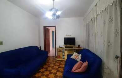 Imagem: A casa possui 3 Dormitórios, 2 Banheiros, 3 Vagas na garagem