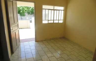 Imagem: A casa possui 3 Dormitórios, 1 Banheiro, 5 Vagas na garagem