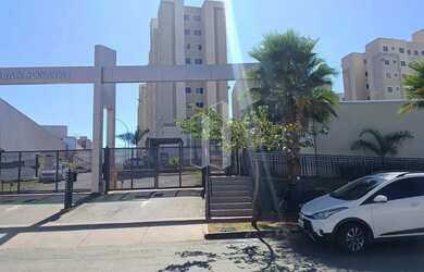 Imagem: O apartamento possui 2 Dormitórios, 1 Banheiro, 2 Vagas na