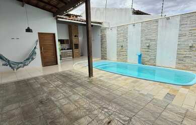 Imagem: A casa possui 3 Dormitórios, 3 Banheiros, 1 Vaga na garagem