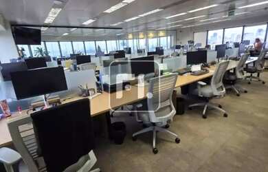 Imagem: O depósito possui 5 Vagas na garagem, 400m² de Área e está