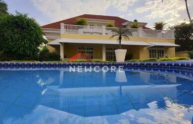 Imagem: A casa em condomínio possui 4 Dormitórios, 5 Banheiros, 5