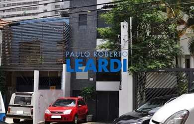 Imagem: O depósito possui 4 Vagas na garagem e 246m² de Área e está