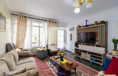 Imagem: A casa possui 4 Dormitórios, 3 Banheiros, 1 Vaga na garagem