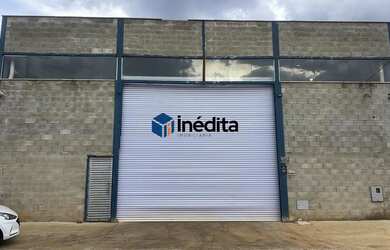 Imagem: O depósito possui 4 Vagas na garagem, 450m² de Área e está