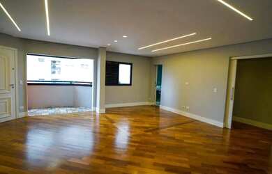 Imagem: O apartamento possui 3 Dormitórios, 5 Banheiros, 3 Vagas na