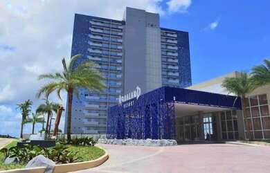 Imagem: O apartamento possui 2 Dormitórios, Acomodam 6 pessoas, 5 Vagas