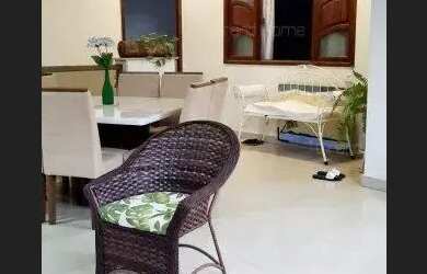 Imagem: A casa possui 5 Dormitórios, 4 Banheiros, 2 Vagas na garagem