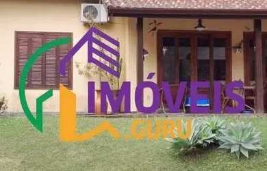 Imagem: A casa possui 4 Dormitórios, 4 Banheiros, 5 Vagas na garagem