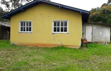 Imagem: A casa possui 3 Dormitórios, 1 Banheiro, 1 Vaga na garagem