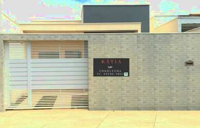 Imagem: A casa à venda possui 2 Dormitórios, 2 Banheiros e 2 Vagas