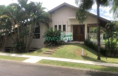 Imagem: A casa possui 3 Dormitórios, 3 Banheiros, 230m² de Área e