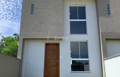 Imagem: A casa possui 2 Dormitórios, 1 Banheiro, 2 Vagas na garagem