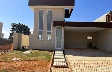 Imagem: A casa em condomínio possui 3 Dormitórios, 4 Banheiros, 2