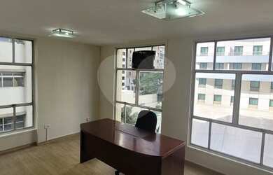 Imagem: O depósito possui 1 Vaga na garagem e 55m² de Área e está