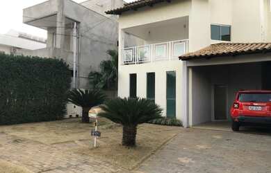 Imagem: A casa em condomínio possui 4 Dormitórios, 5 Banheiros, 3