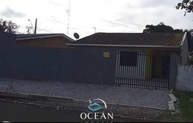 Imagem: A casa possui 3 Dormitórios, 2 Banheiros, 2 Vagas na garagem