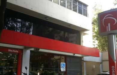 Imagem: O depósito possui 2 Vagas na garagem e 94m² de Área e está