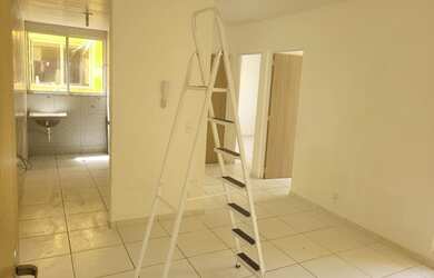 Imagem: O apartamento possui 2 Dormitórios, 1 Banheiro, 1 Vaga na garagem