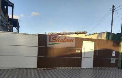 Imagem: A casa possui 1 Dormitório, 2 Banheiros, 3 Vagas na garagem