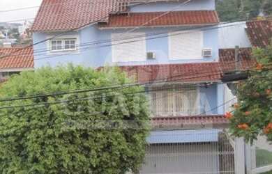 Imagem: A casa possui 4 Dormitórios, 5 Banheiros, 4 Vagas na garagem