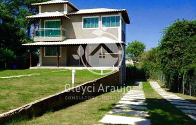 Imagem: A casa possui 2 Dormitórios, 4 Banheiros, 5 Vagas na garagem