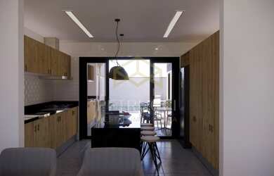 Imagem: A casa em condomínio possui 3 Dormitórios, 2 Banheiros, 4