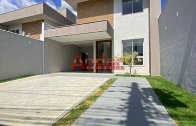 Imagem: A casa possui 3 Dormitórios, 2 Banheiros, 3 Vagas na garagem